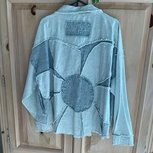 Women’s Light Blue Denim Jacket w unique flower design on back. Sz M NWOT $45